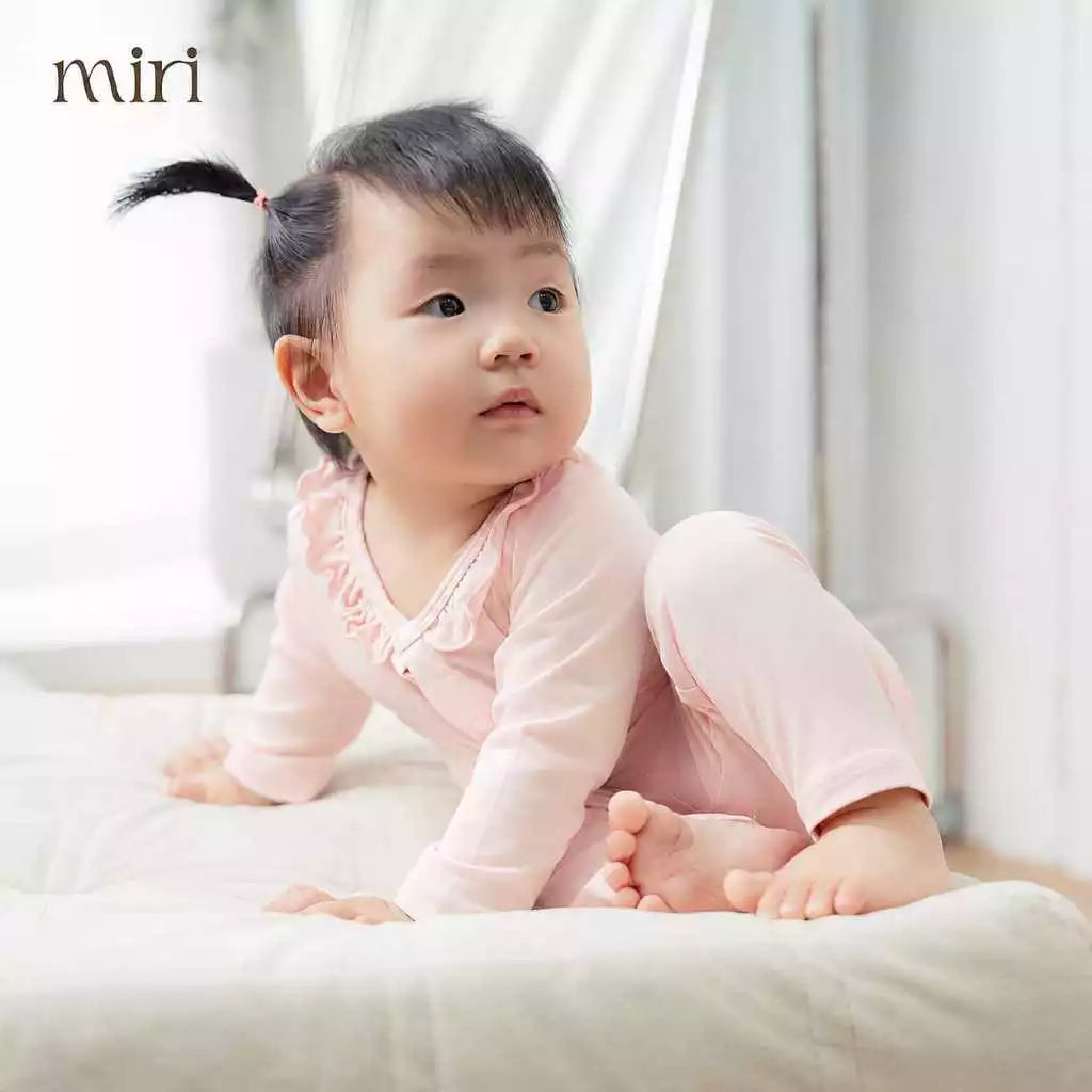 Bộ dài sơ sinh bé gái MIRI cài giữa cổ bèo nhún quần cạp cao chất bamboo cao cấp tối giản