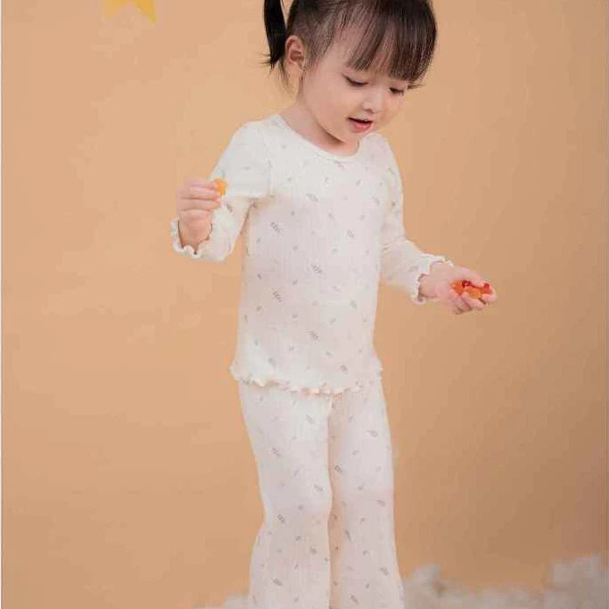 Bộ bèo dài tay cho bé gái ống loe chất liệu polyester kết hợp rayon họa tiết dễ thương