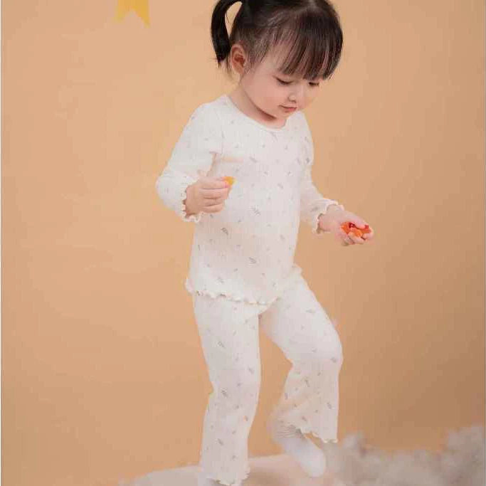 Bộ bèo dài tay cho bé gái ống loe chất liệu polyester kết hợp rayon họa tiết dễ thương