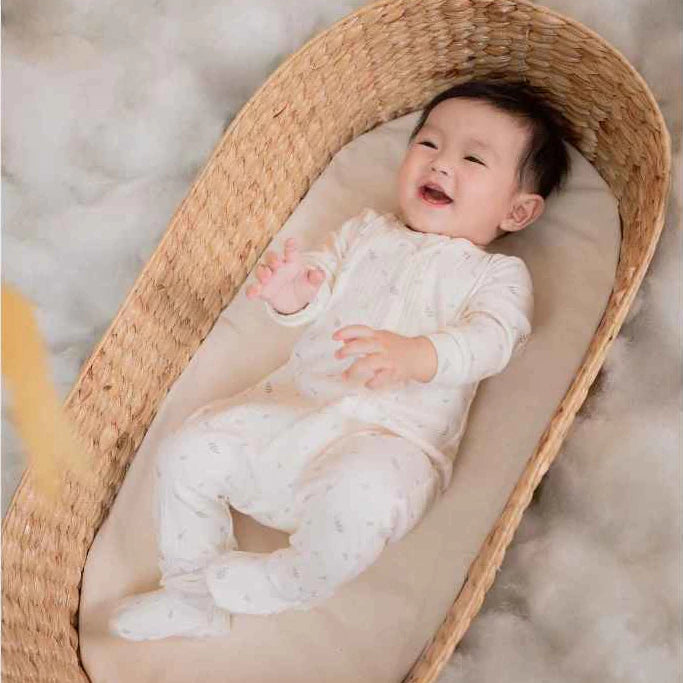 Sleepsuit cài chéo dài tay phối bao chân chất liệu polyester kết hợp rayon thoải mái cho bé