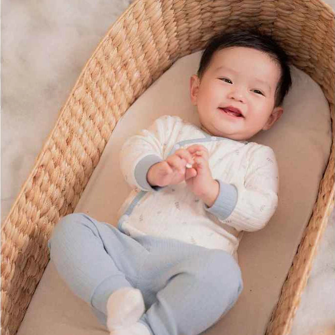 Bộ dài sơ sinh cài chéo phối viền màu dễ thương cho bé chất liệu polyester kết hợp rayon
